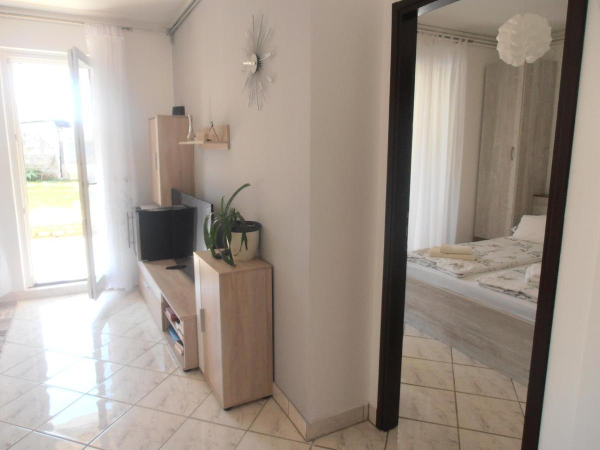 Apartment Steblaj Pula Exterior photo